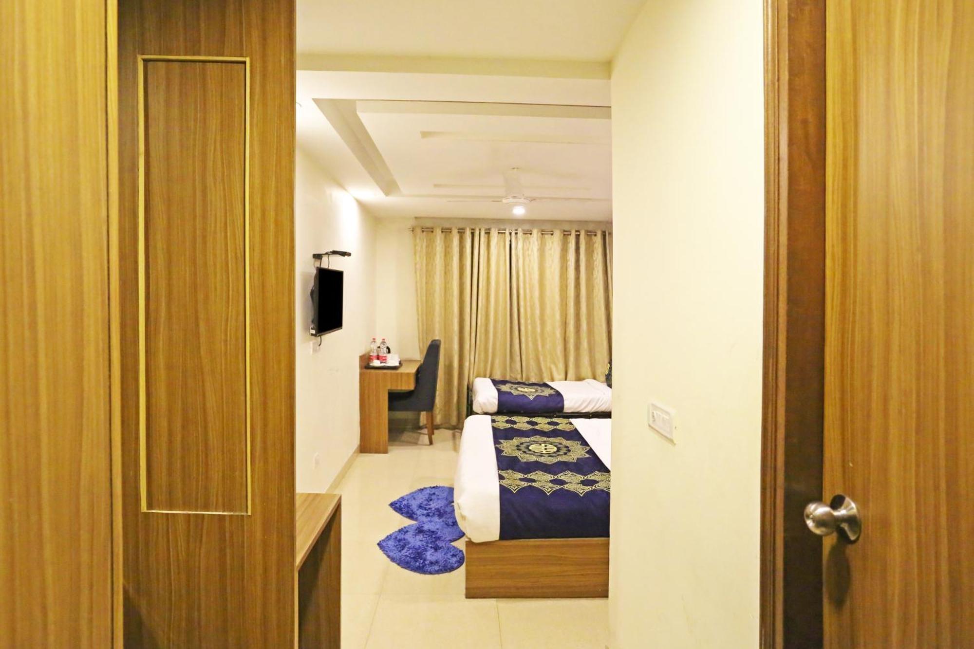Hotel Grand Suites By D'Capitol Near Delhi Airport ニューデリー エクステリア 写真