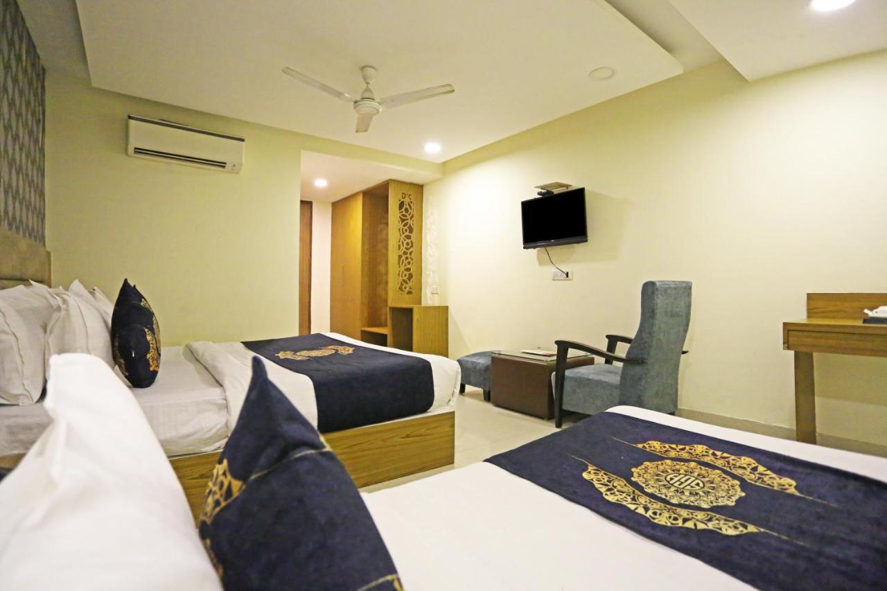 Hotel Grand Suites By D'Capitol Near Delhi Airport ニューデリー エクステリア 写真