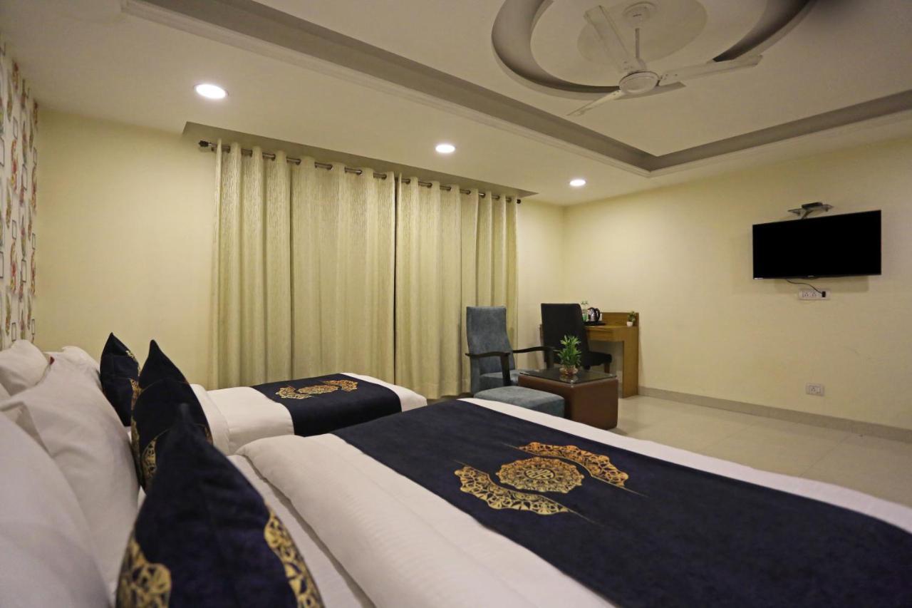 Hotel Grand Suites By D'Capitol Near Delhi Airport ニューデリー エクステリア 写真