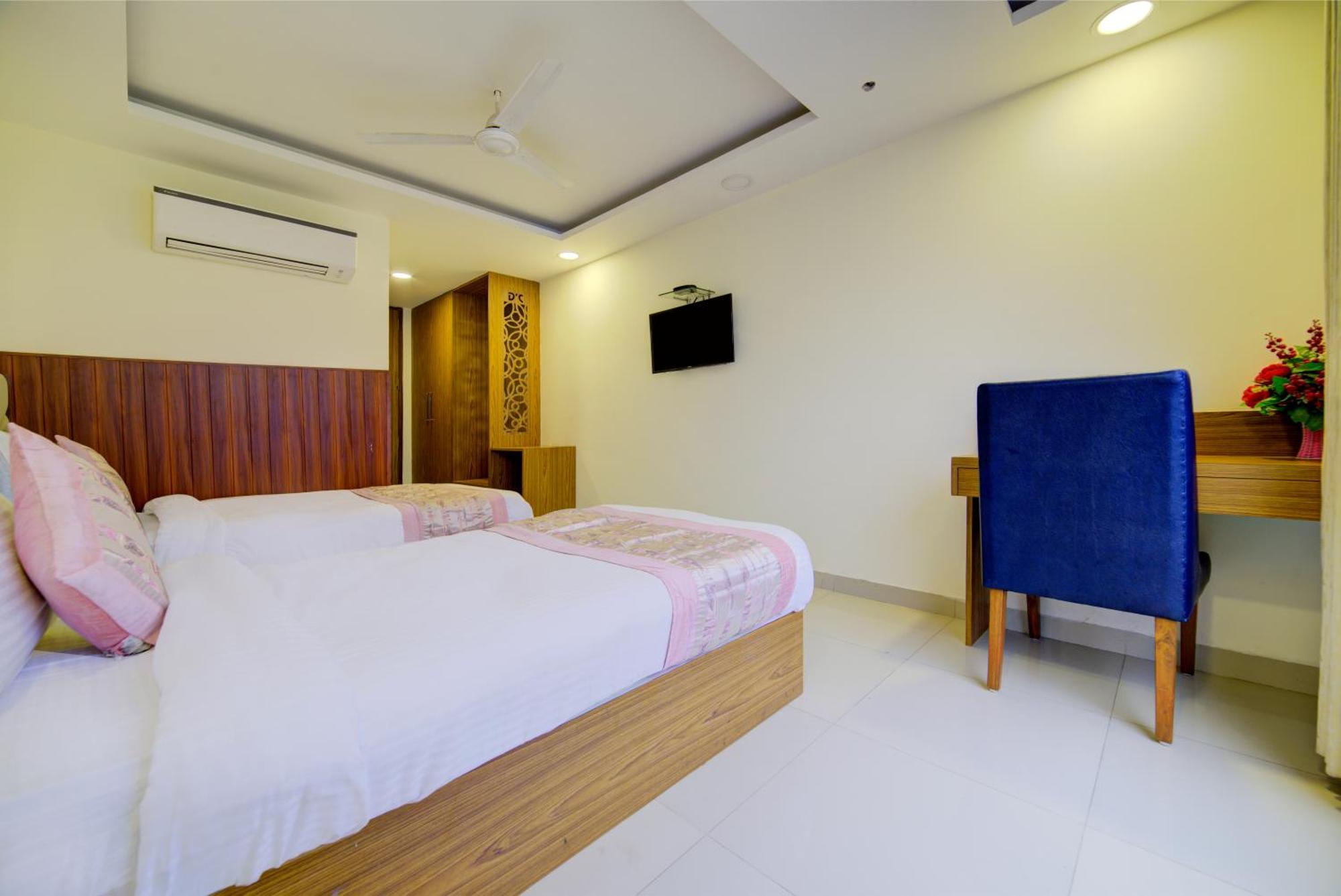 Hotel Grand Suites By D'Capitol Near Delhi Airport ニューデリー エクステリア 写真
