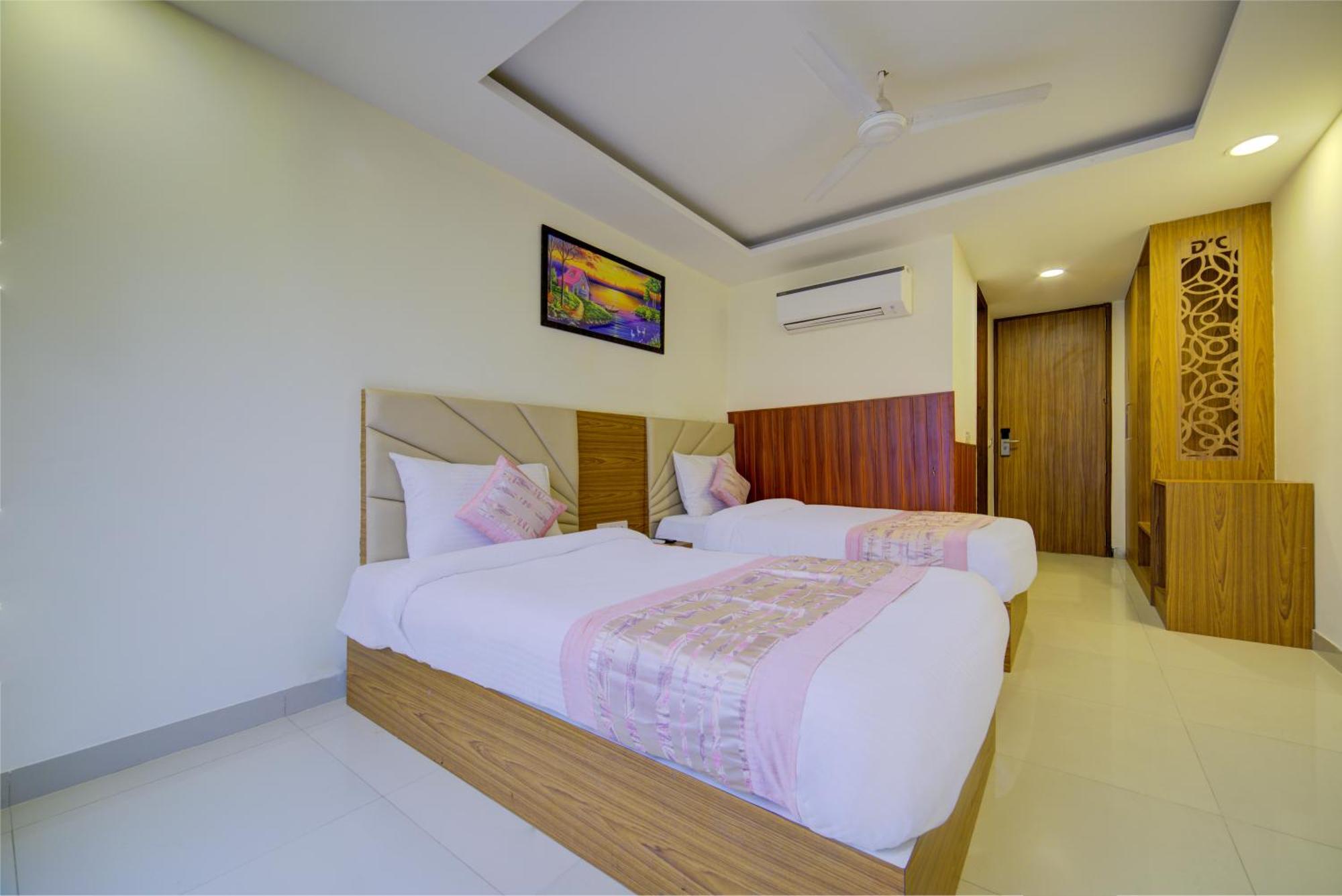 Hotel Grand Suites By D'Capitol Near Delhi Airport ニューデリー エクステリア 写真