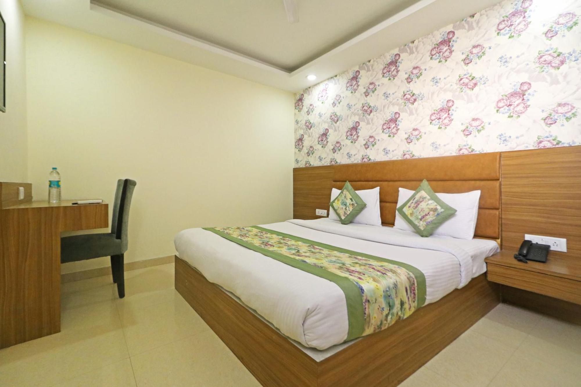 Hotel Grand Suites By D'Capitol Near Delhi Airport ニューデリー エクステリア 写真