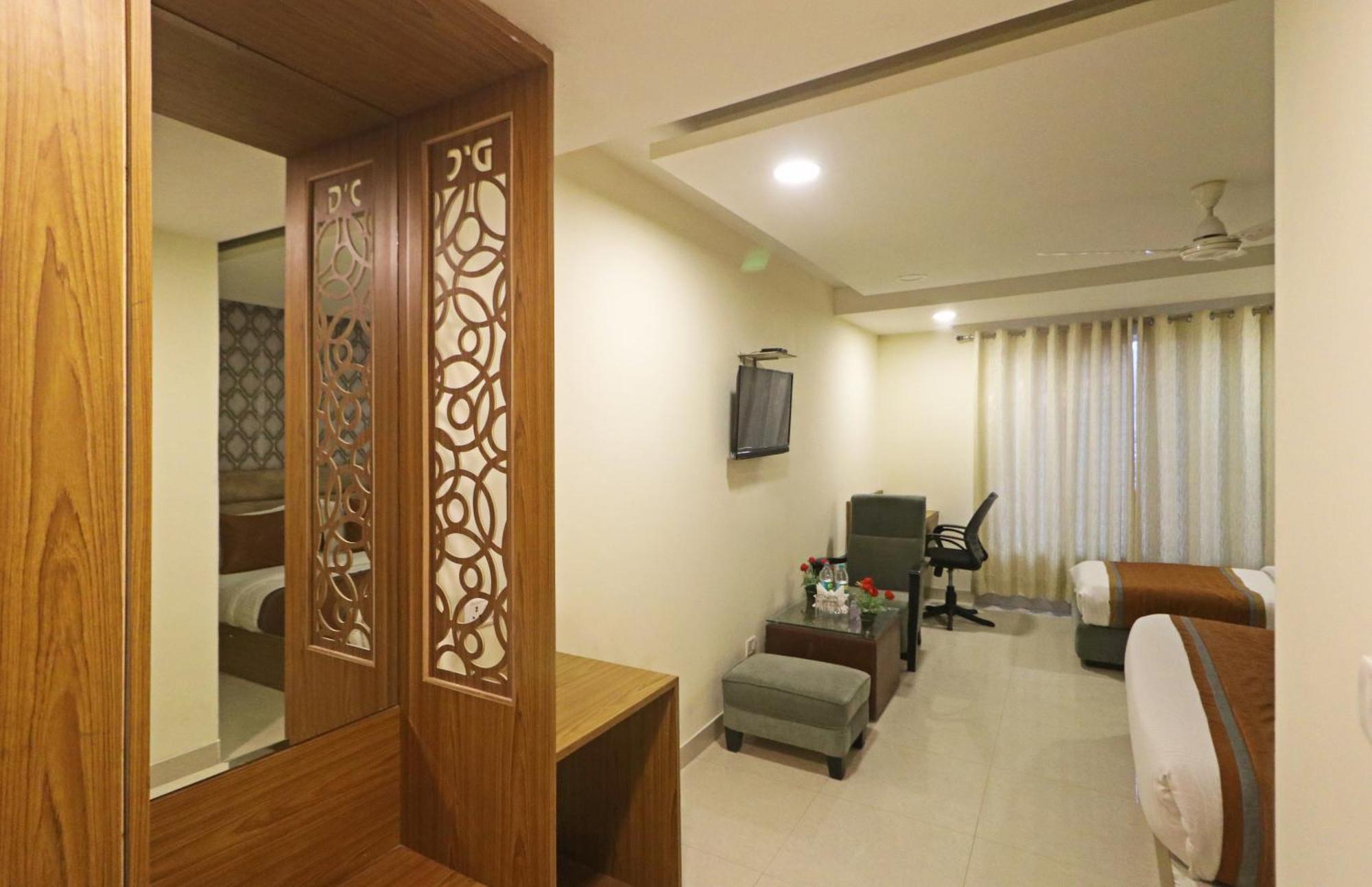 Hotel Grand Suites By D'Capitol Near Delhi Airport ニューデリー エクステリア 写真