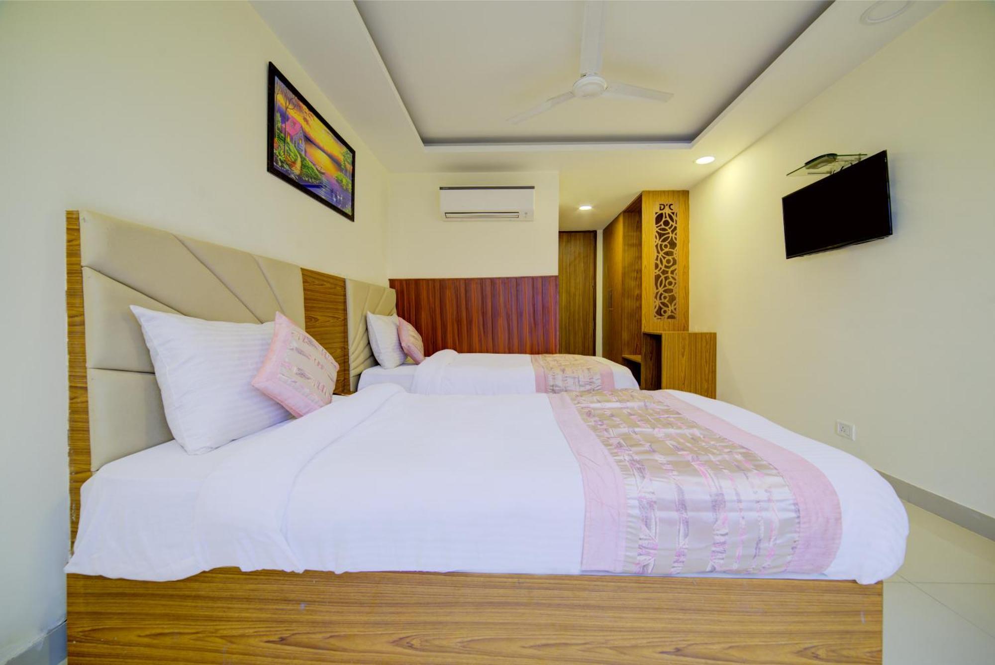 Hotel Grand Suites By D'Capitol Near Delhi Airport ニューデリー エクステリア 写真