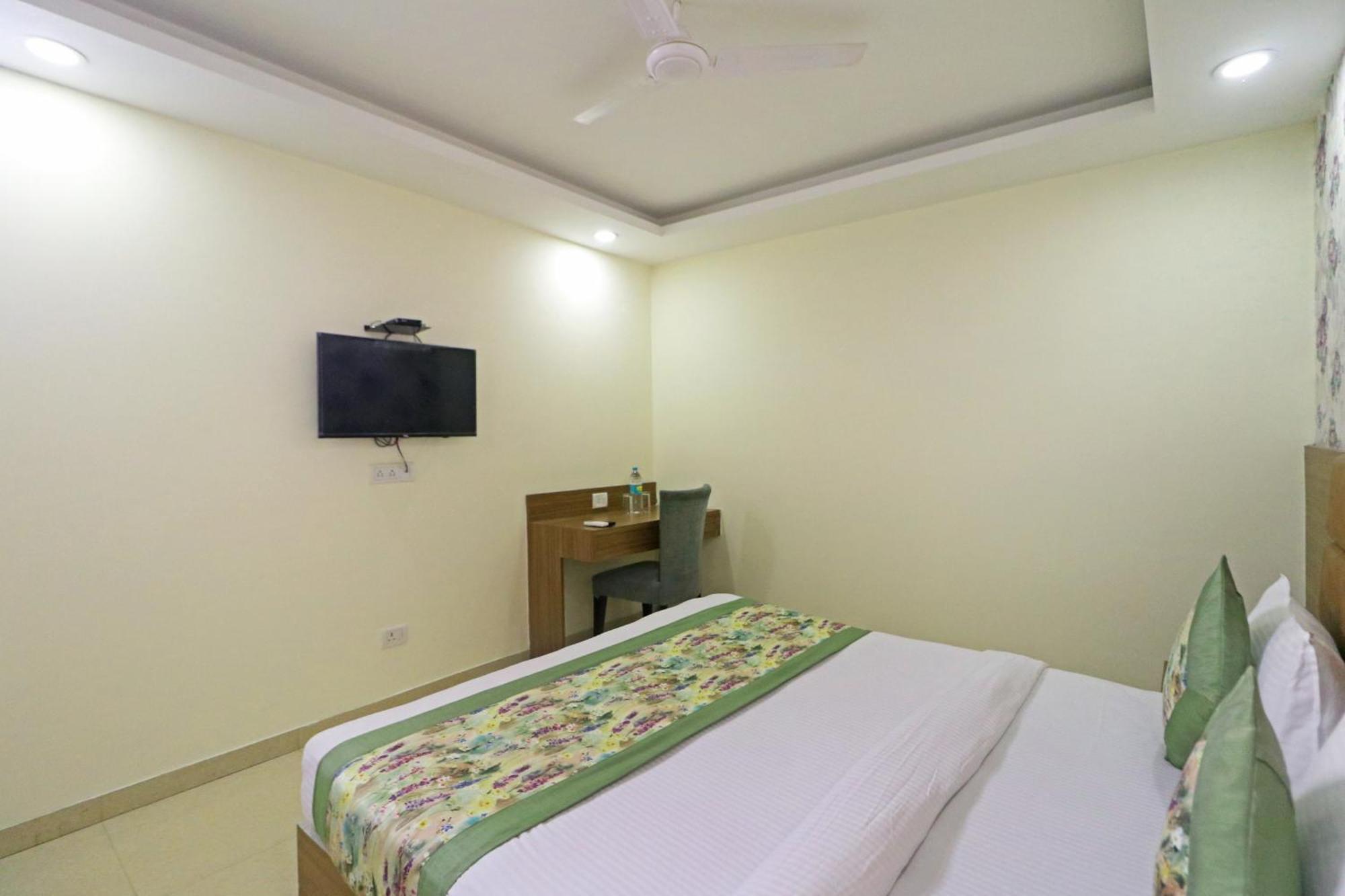 Hotel Grand Suites By D'Capitol Near Delhi Airport ニューデリー エクステリア 写真
