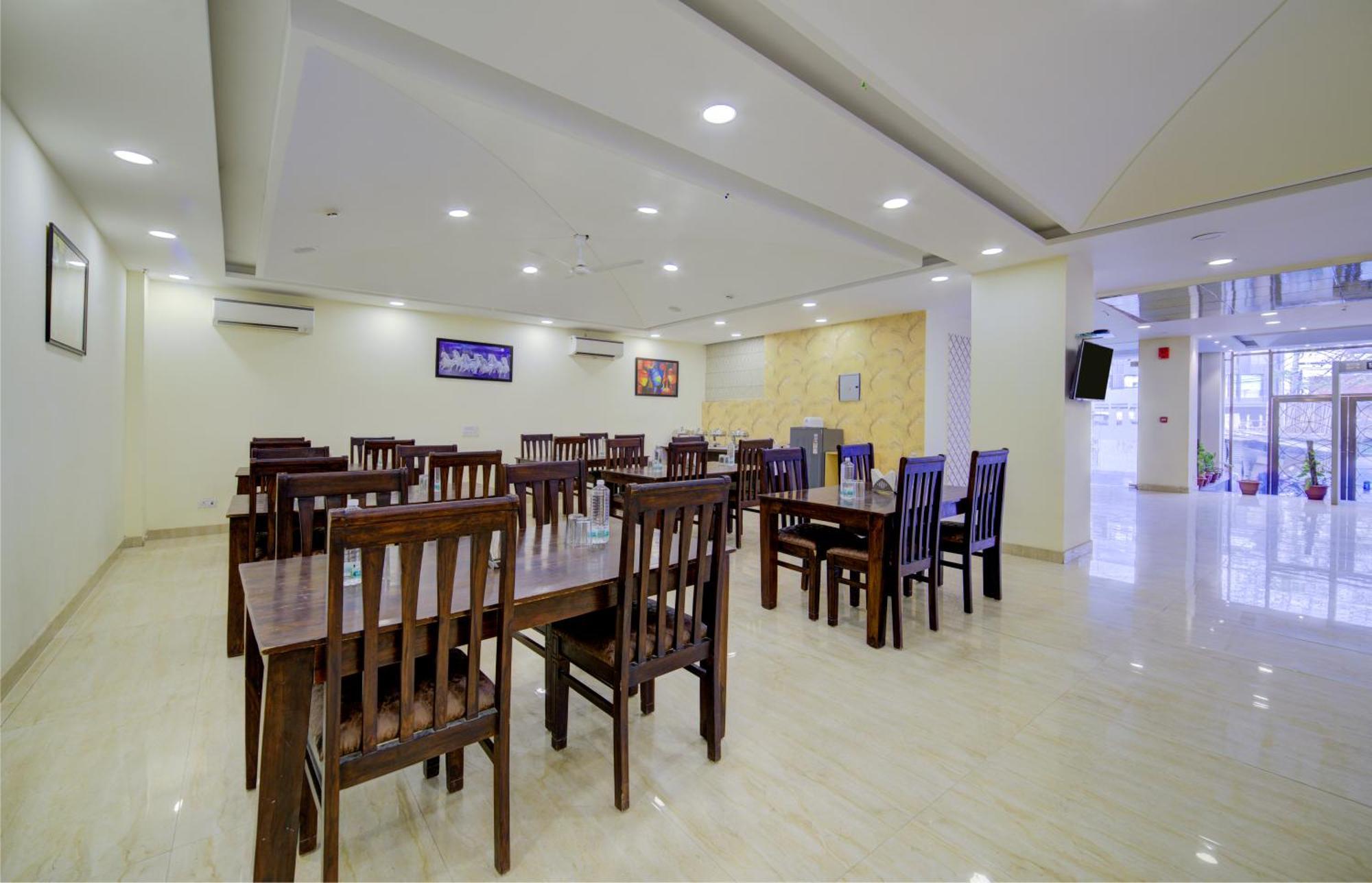 Hotel Grand Suites By D'Capitol Near Delhi Airport ニューデリー エクステリア 写真