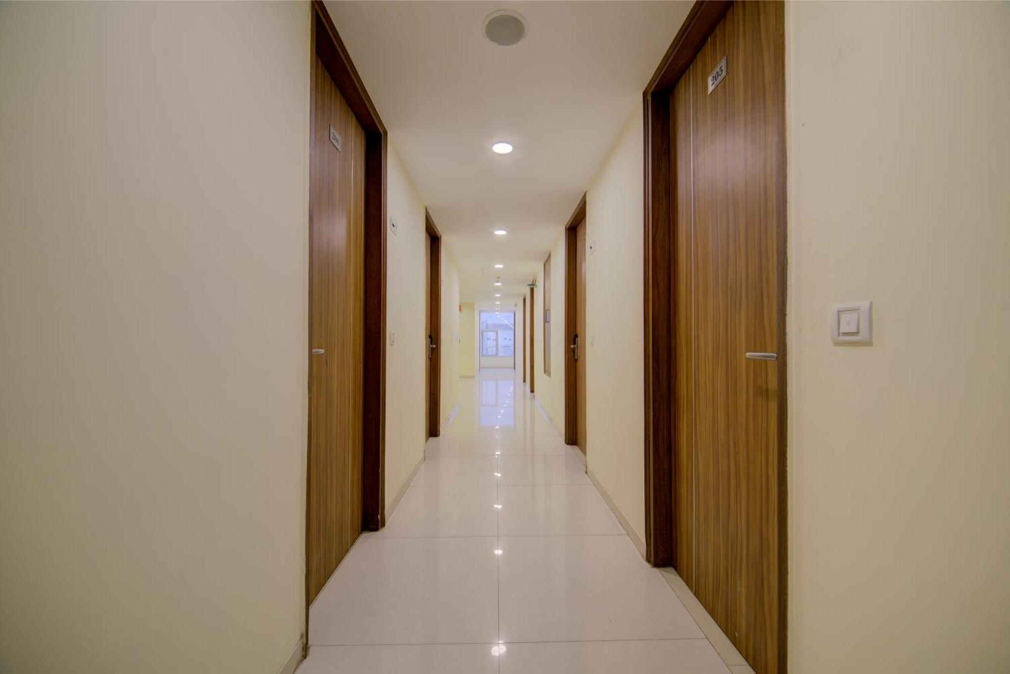 Hotel Grand Suites By D'Capitol Near Delhi Airport ニューデリー エクステリア 写真