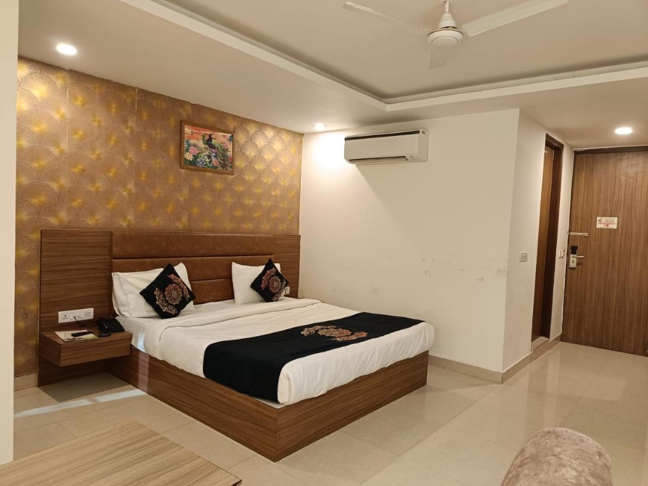Hotel Grand Suites By D'Capitol Near Delhi Airport ニューデリー エクステリア 写真