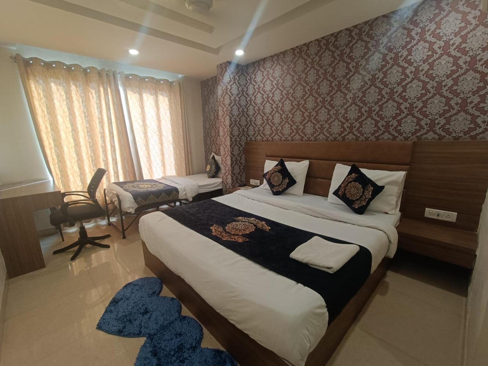 Hotel Grand Suites By D'Capitol Near Delhi Airport ニューデリー エクステリア 写真