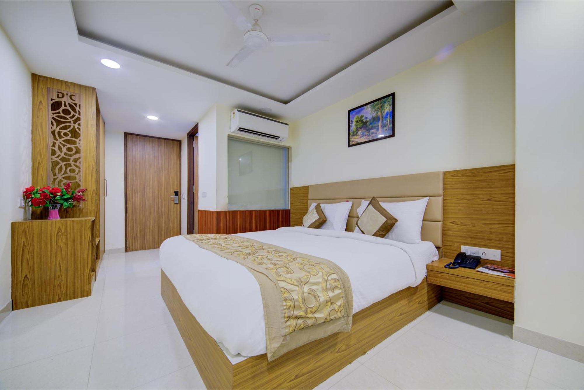 Hotel Grand Suites By D'Capitol Near Delhi Airport ニューデリー エクステリア 写真