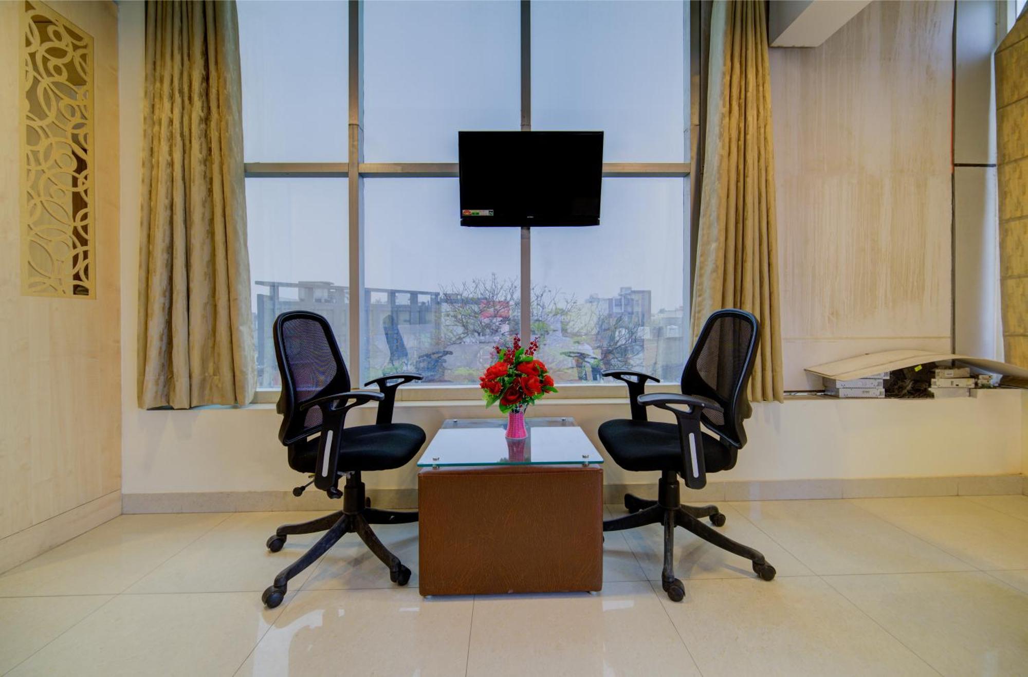 Hotel Grand Suites By D'Capitol Near Delhi Airport ニューデリー エクステリア 写真