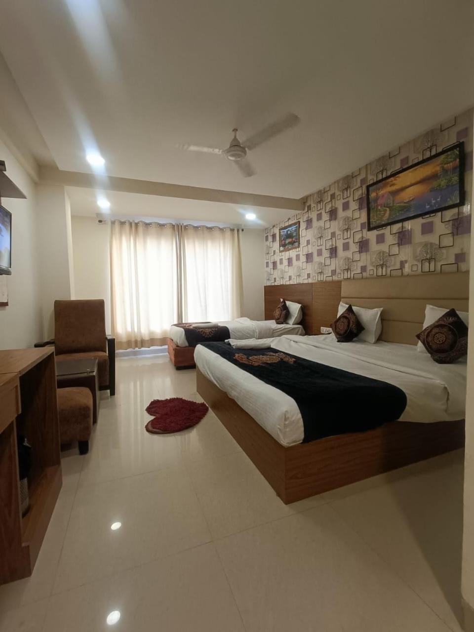 Hotel Grand Suites By D'Capitol Near Delhi Airport ニューデリー エクステリア 写真