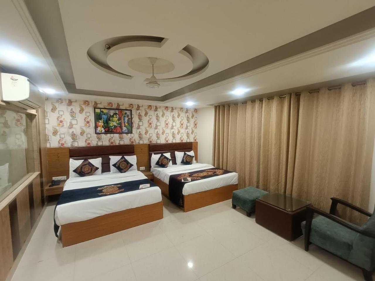 Hotel Grand Suites By D'Capitol Near Delhi Airport ニューデリー エクステリア 写真